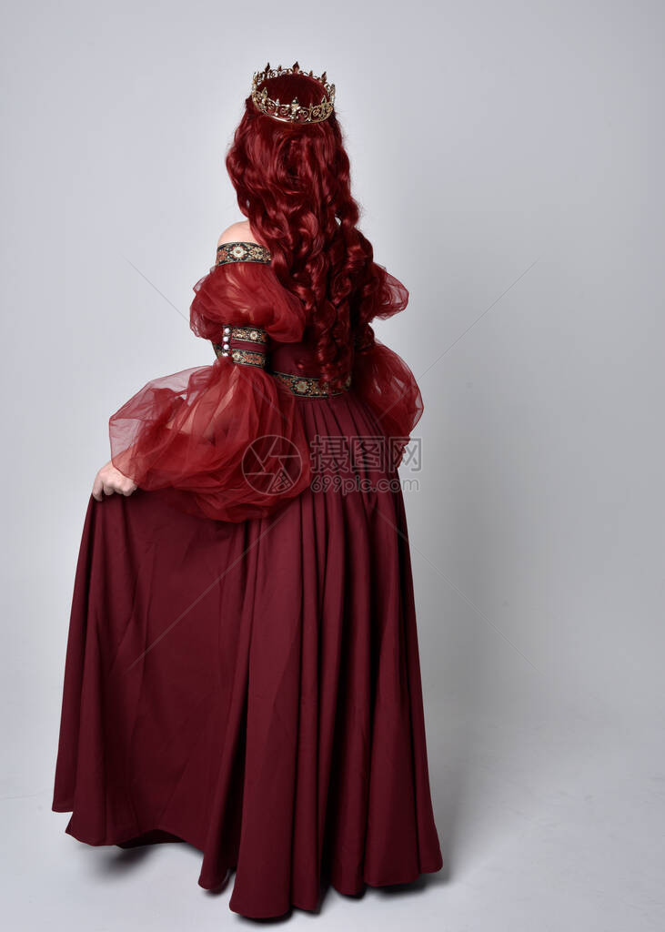 穿着勃伦底幻想长袍和金冠的红发美女肖像图片