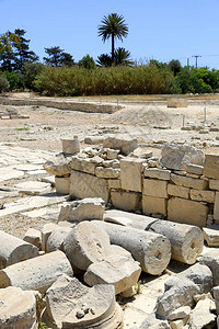 古城阿马图斯的旧石柱遗址在塞浦路斯拿走图片