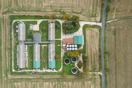 波兰集体农庄的田野建设波兰高清图片