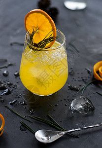 清爽的橙色自制柠檬水图片