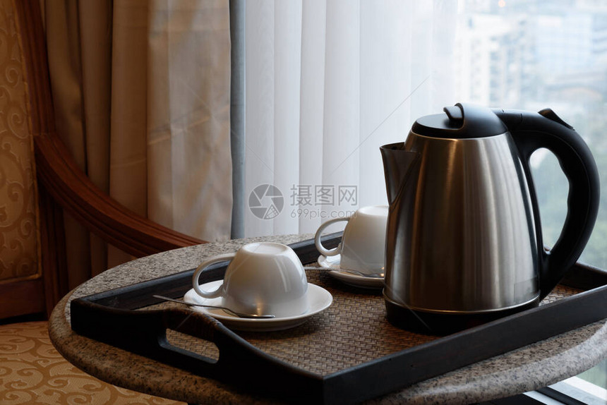 酒店房间电热水壶和咖啡杯套装陶瓷杯套装图片