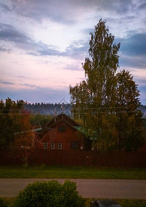 日落时村里的房子图片