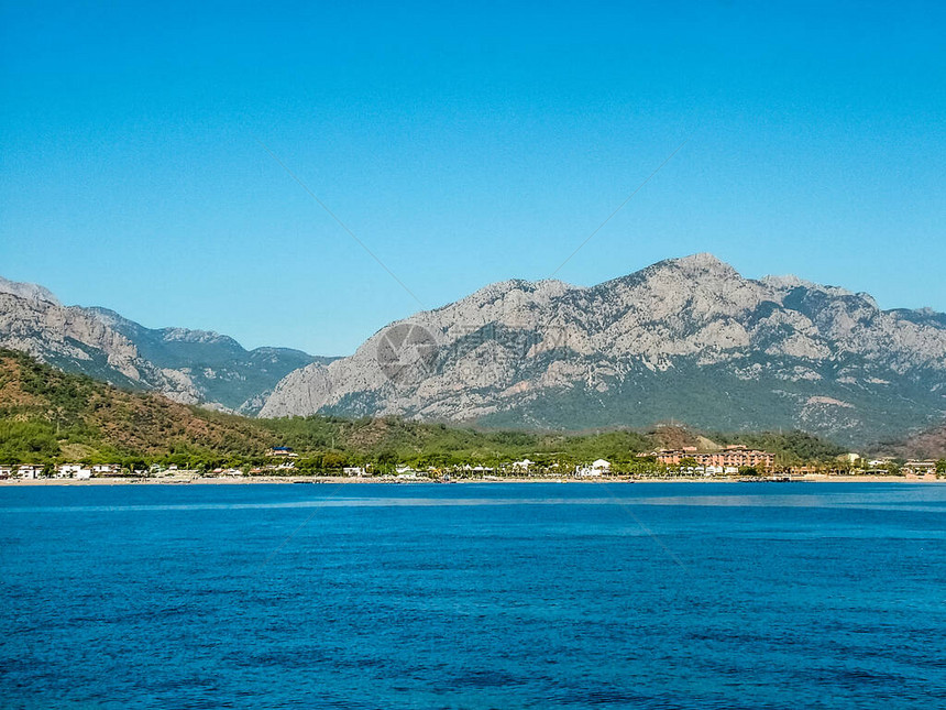 从大海到土耳其安塔利亚省凯默地区的Camyuva村图片