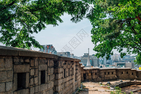韩国首尔Naksan堡垒墙路图片
