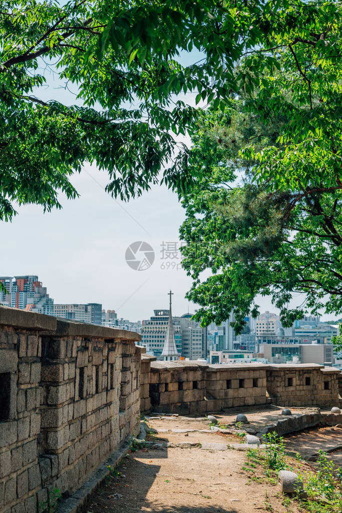 韩国首尔Naksan堡垒墙路图片
