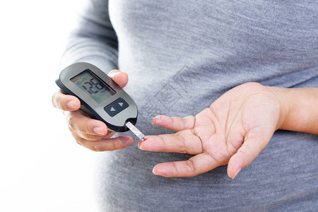 孕妇用血糖测量仪检查血糖水平并检图片