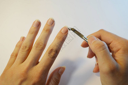 用指甲剪指甲做指甲贴上白图片