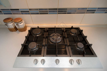 厨房内置燃气面板六头炉灶图片