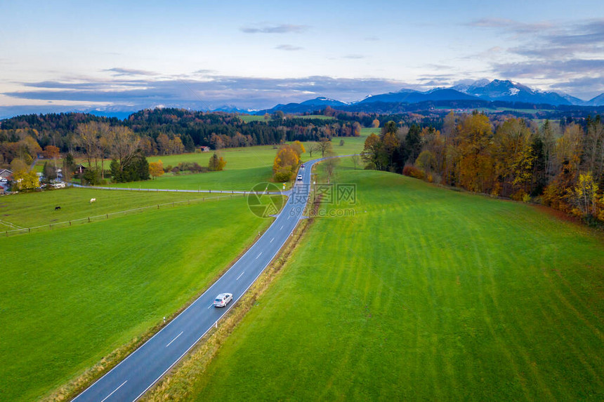 Miesbach附近巴伐利亚的秋天风景图片