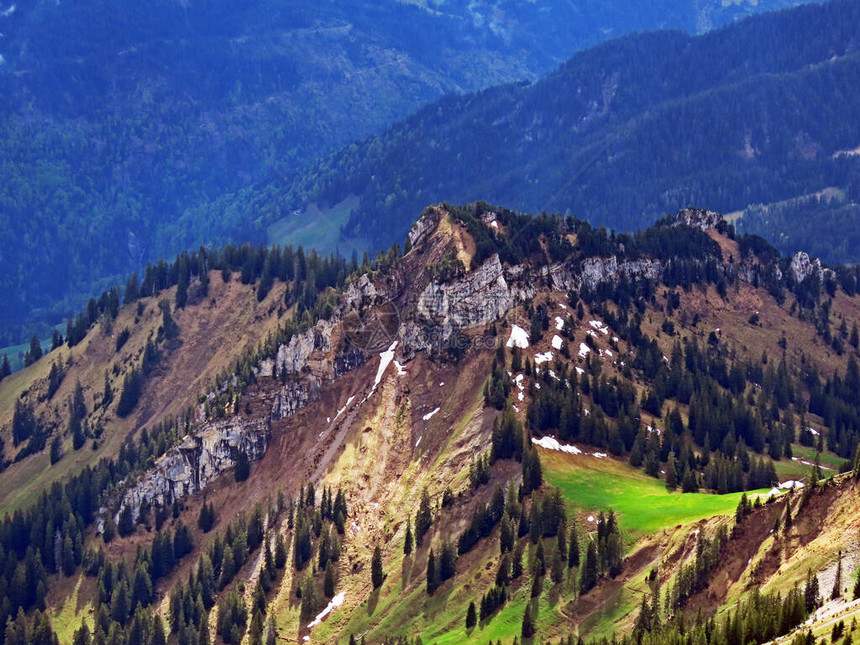 瑞士皮拉图斯山脉和埃门塔尔阿卑斯山的Musflue阿尔卑斯山峰图片
