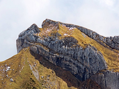 瑞士皮拉图斯山脉和埃门塔尔阿卑斯山的马托峰高山峰图片