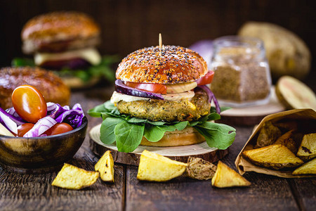素食三明治蔬菜和蛋白汉堡加纤维图片