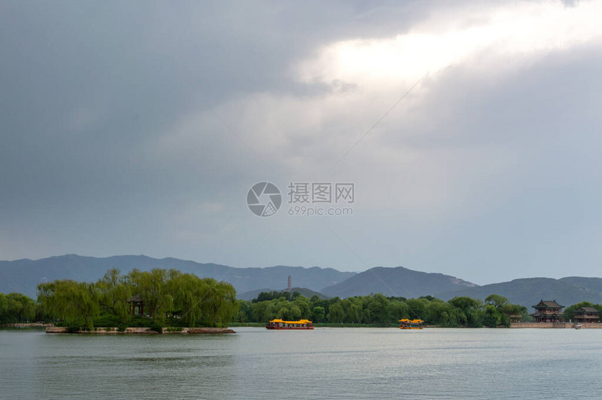 夏季宫北京大面积湖泊花园和图片