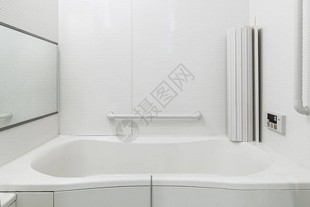 现代淋浴间的浴缸图片