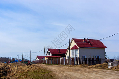 俄罗斯市郊的低楼小屋位于俄图片