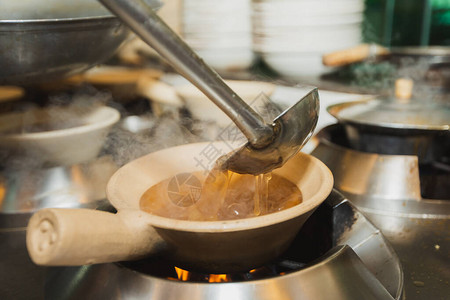 煮鱼翅汤传统豪华菜单图片