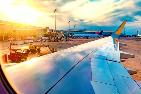 与旅行和商业运输有关的图象通过飞机和图片