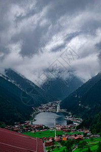 Uzungol湖景龙湖特拉布宗山和湖的顶层景色背景图片