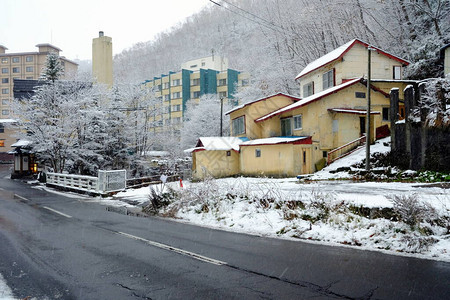 在日本北海道北海道著名的旅游景点和贡森市的冬季Noboribet图片