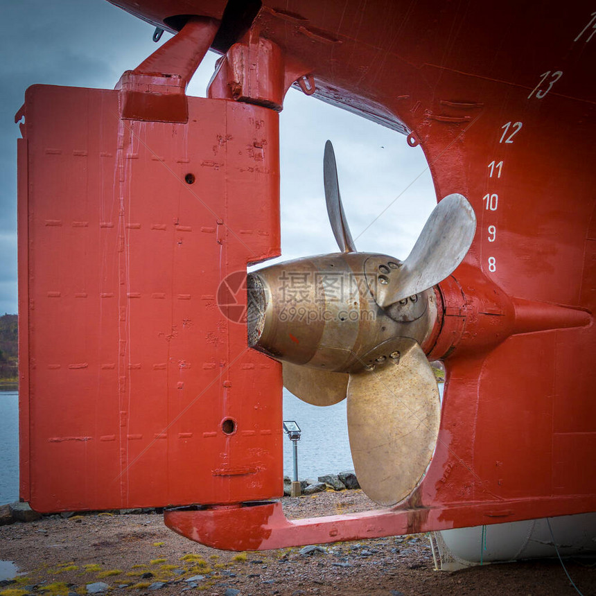 挪威Stokmarknes的芬马克伦废弃船图片