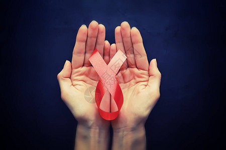 人类免疫缺陷的象征红带伸出援助之手图片