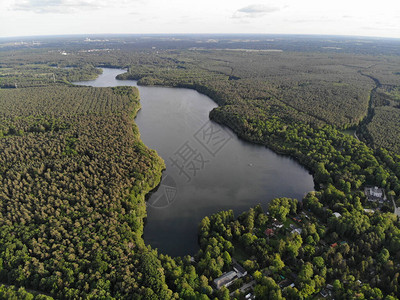 400米跨栏勃兰登堡州MrkischOderland区Altlandsberg和Strausberg两镇之间约4公里长400米宽的Btzse背景