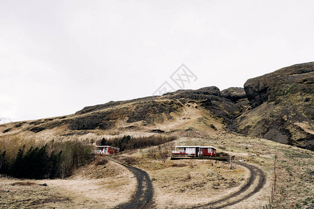 冰岛山脚的红木屋高品质背景图片
