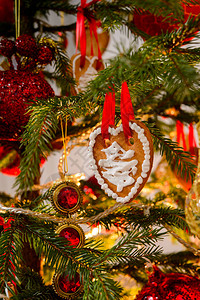 圣诞树上的饼干图片