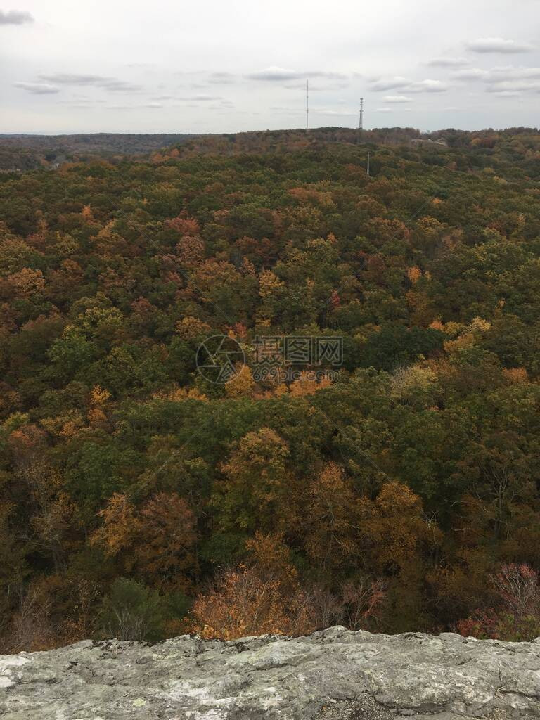 秋天从康涅狄格州的绿灯山远足小径图片