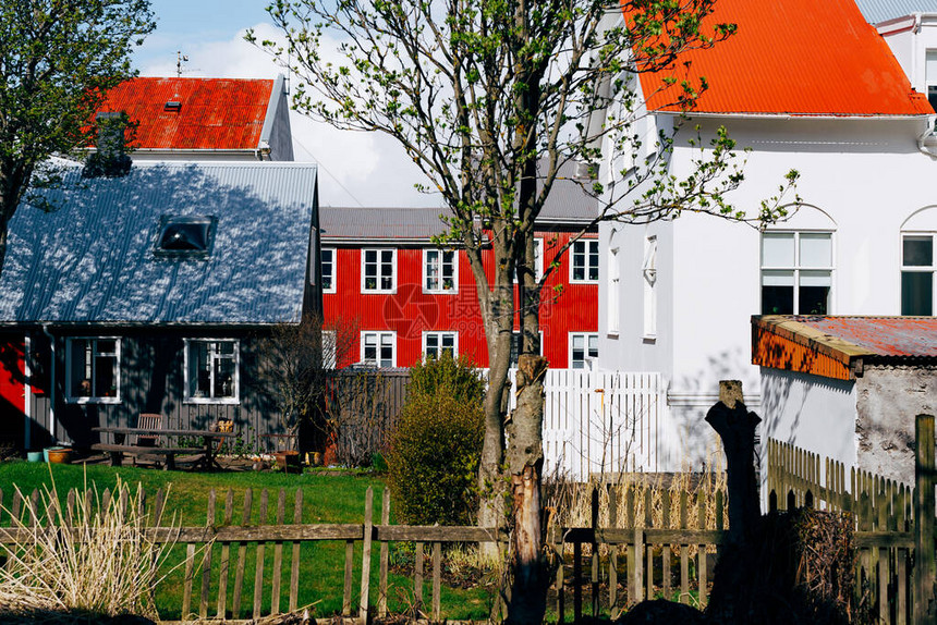 冰岛首都雷克雅未克传统房屋的后院图片