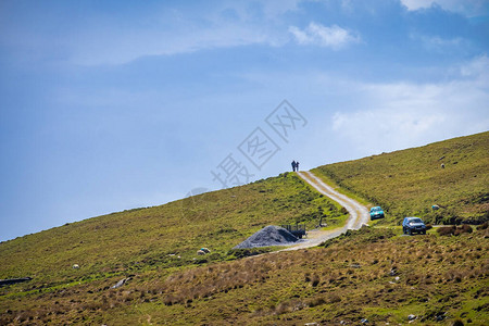 使用非常壮观的有线汽车前往爱尔兰科克县Beara半岛尽头的D背景图片