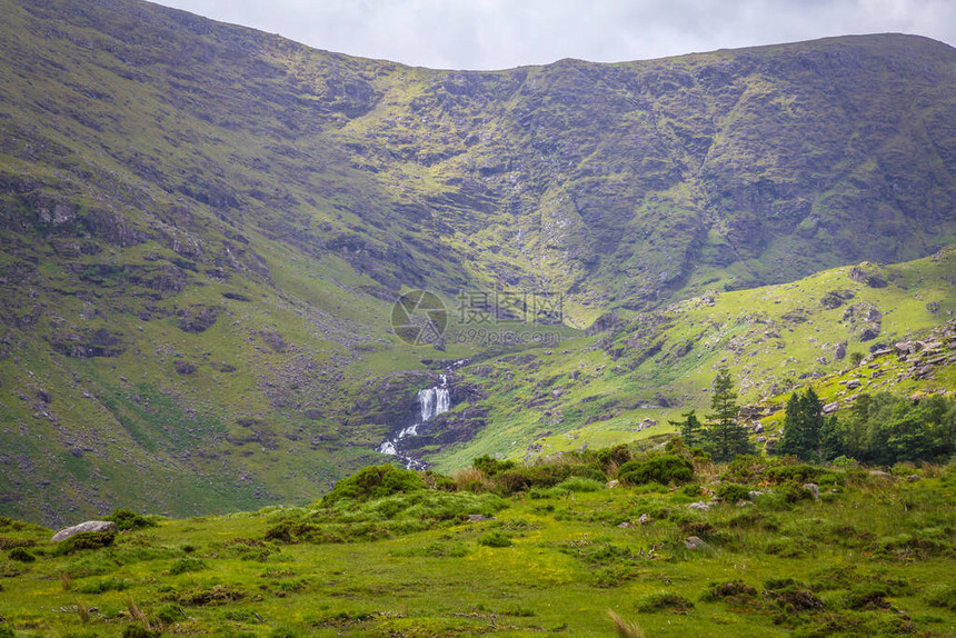 爱尔兰凯里郡山区的黑谷图片