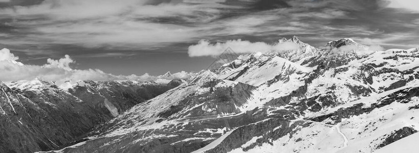 瑞士山的古德全景观摘自Gorn高清图片