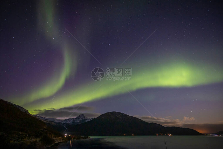 来自挪威北部Lakselvbukt上空的AuroraBorea图片