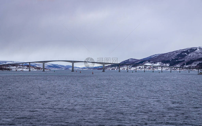 从西尔桑到挪威北部芬斯内的桥梁图片