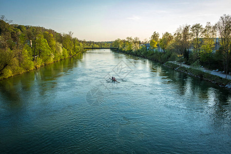横跨奥地利韦尔斯奥贝罗斯特雷日的Traun河上图片