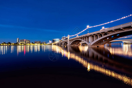 亚利桑那州坦佩市的米尔街大桥图片