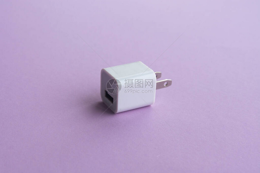 USB电源调整器壁充电器紫外线背景的图片