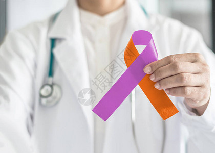 银屑病和湿疹皮炎肤病宣传活动概念与紫橙丝带象征蝴蝶结颜色在图片