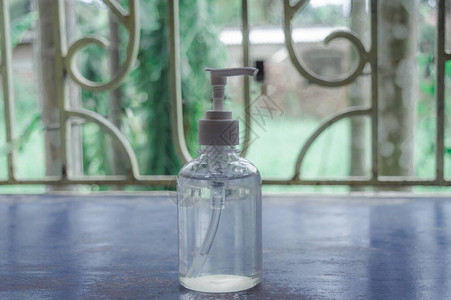 一个可填充的透明空手道洗涤清洁剂泵玻璃瓶容器图片