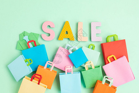 Word销售和购物纸袋季节销售在线交易折扣促销图片