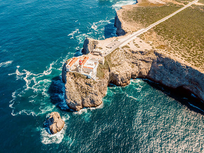 位于葡萄牙阿尔加夫圣文森特角高悬崖图片