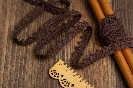 在乡村风格的乡村风格的针织棕色镂空亚麻丝带胶图片