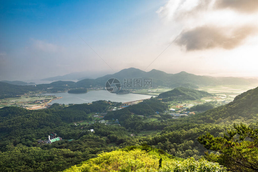 韩国仁川Goryeeosan山Jookseoksa寺的江图片