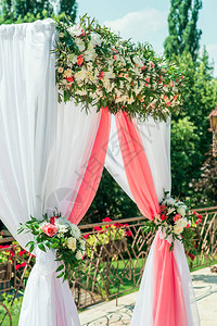 结婚仪式的婚前拱门花图片