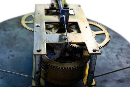 十九世纪旧的钟表的齿轮和古老装置正图片