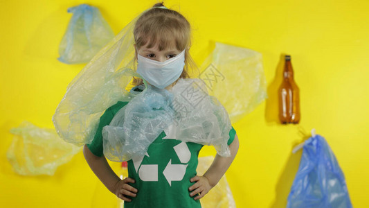 八大浪费素材身穿绿色T恤的少女活动家背景