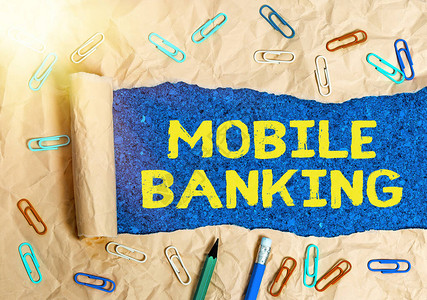 显示移动银行的概念手写使用智能手机创建金融交图片
