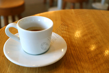 在伍德圆桌会议上播放的热咖啡杯图片