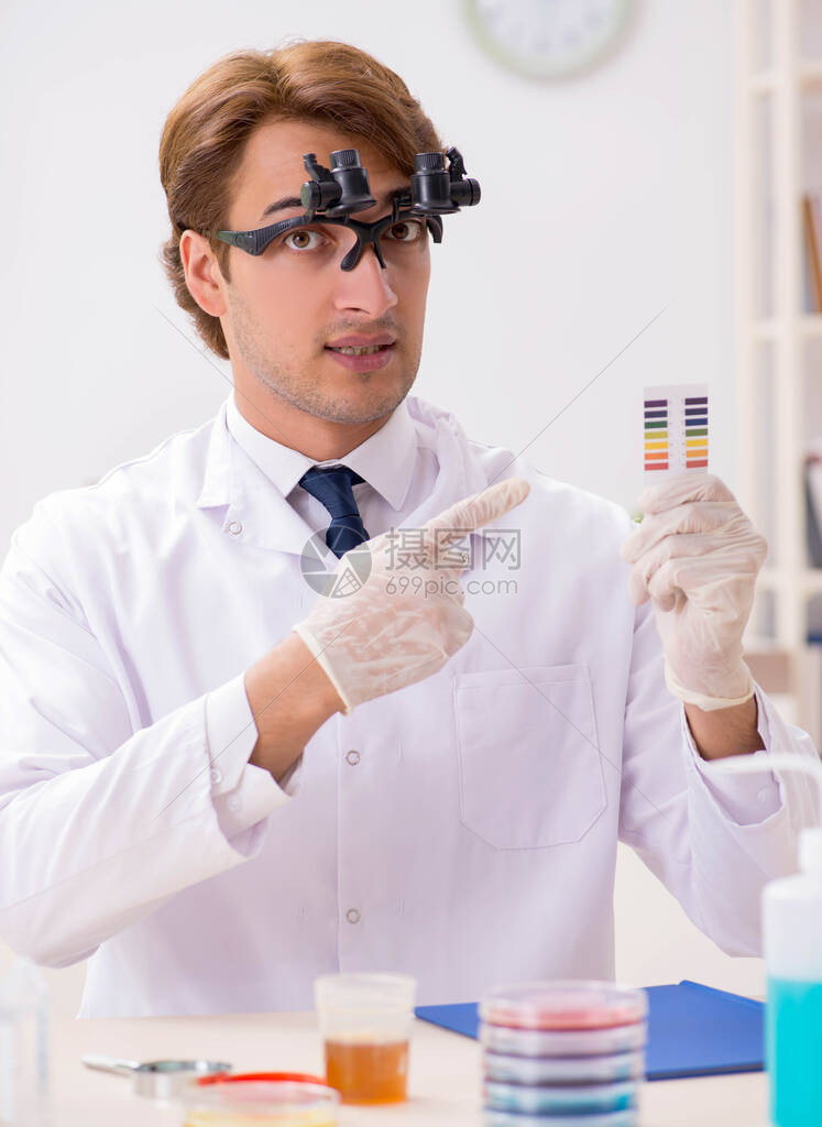 实验室的化学家用p图片